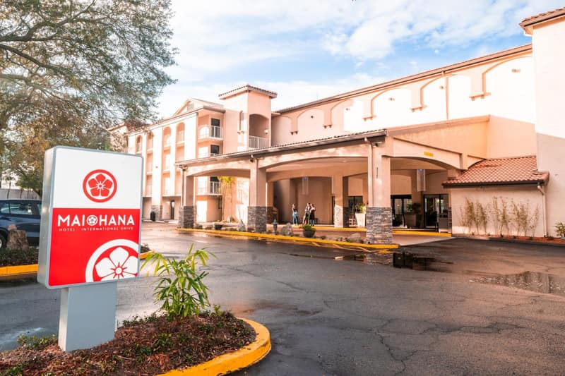 Mai Hana Hotel and Suites I Drive-Theme Parks — building