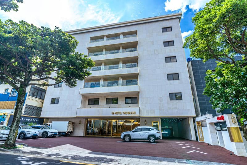 Hotel The Grang Seogwipo — building
