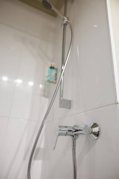 North-Hotel — bathroom