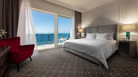 Royal Ariston Hotel — bedroom