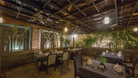 Central Suite Residence — dining