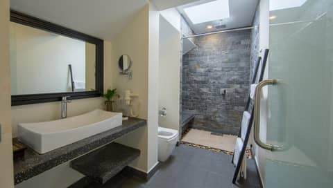 Central Suite Residence — bathroom