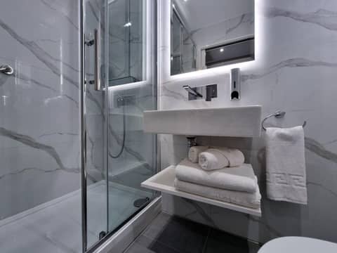 NOX Edgware Road — bathroom