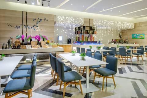 Holiday Inn Express Chengdu Huanhuaxi by IHG-Near Jinsha Site Musem,Near Wuhou Temple Museum,Welcome drinks,Free gym,Free self-service laundry — photo 4