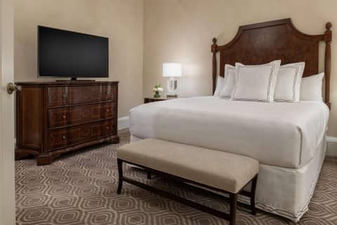 The Roosevelt Hotel New Orleans - Waldorf Astoria Hotels & Resorts — hotel room