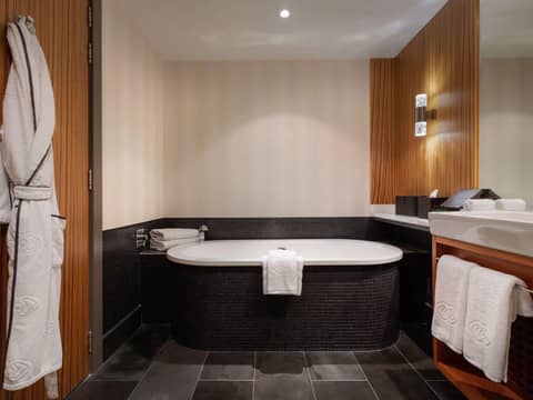 Sofitel Auckland Viaduct Harbour — photo 2