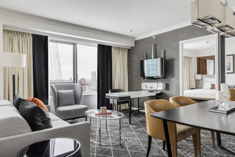 Swissotel Sydney — hotel room