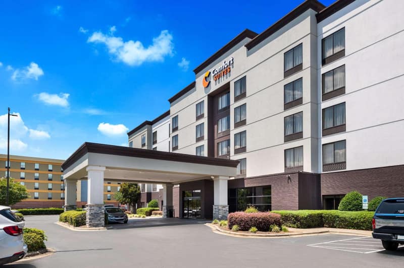 Comfort Suites Northlake — building