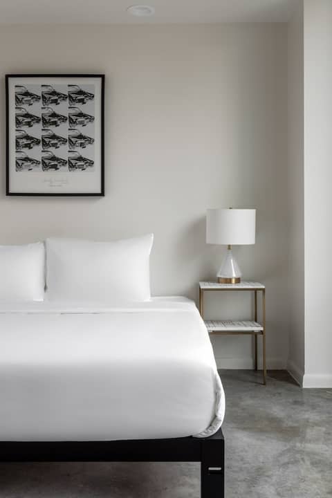 Kasa 2nd Street Austin — hotel room