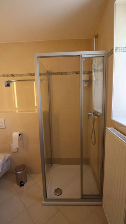 Hotel Flair — bathroom