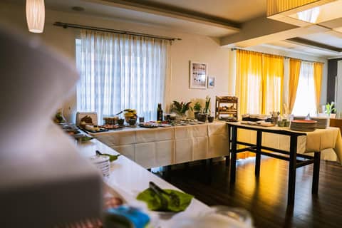 Hotel Flair — dining