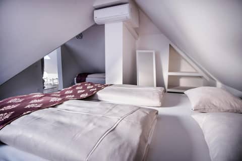 Hotel Flair — hotel room