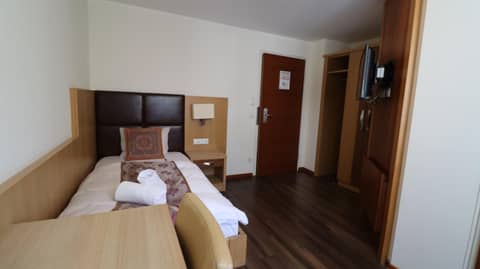 Hotel Flair — hotel room