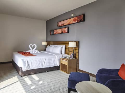 Maple Hotel — hotel room