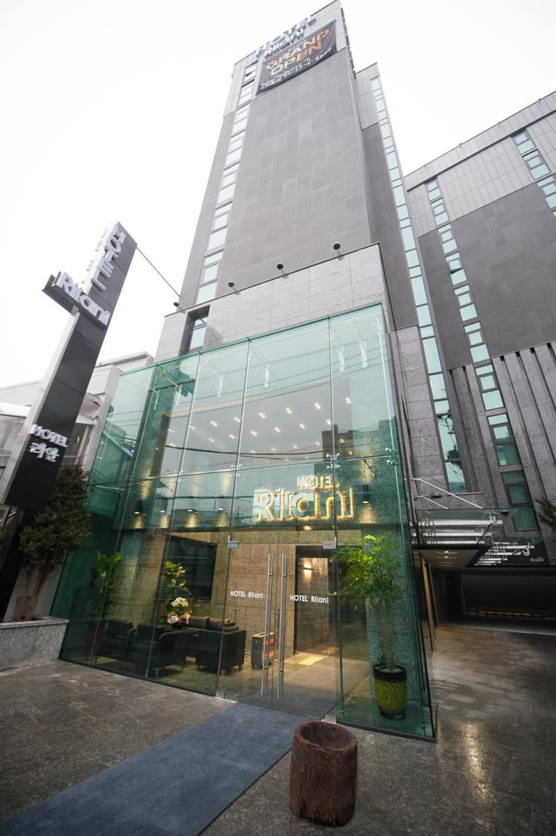 Rian Hotel — building