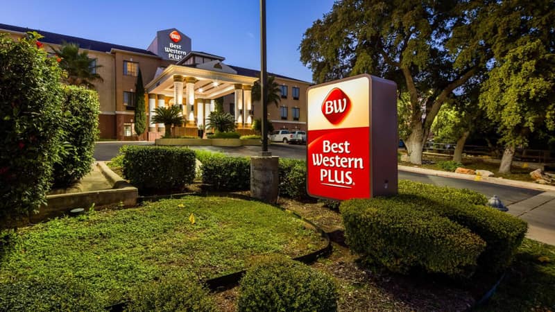 Best Western Plus Hill Country Suites — building