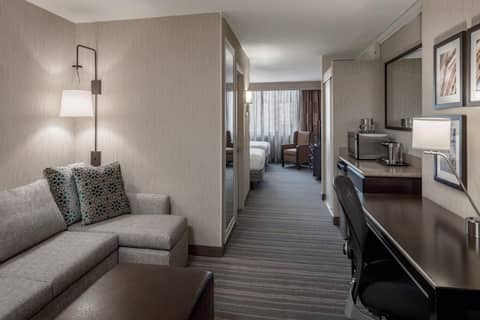 DoubleTree Suites by Hilton Minneapolis Downtown — hotel room