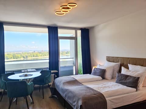 Rheinblick Apartments — hotel room