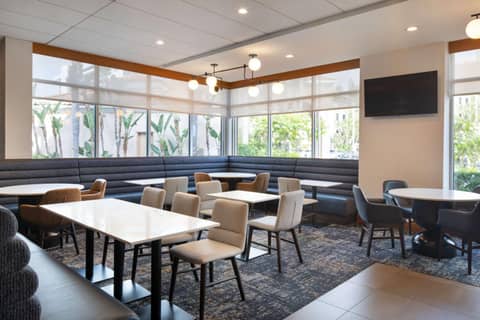 Hyatt Place at Anaheim Resort / Convention Center — photo 2