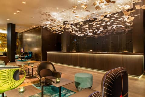 Motel One Frankfurt-Römer — recepcion & lobby