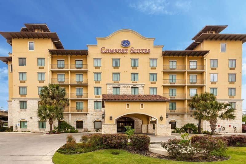 Comfort Suites Alamo-River walk — building