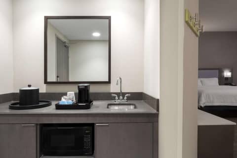 Hampton Inn & Suites St Charles Old Town Area, Mo — kitchen