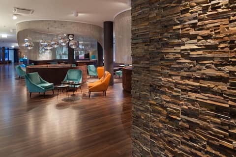 Motel One Frankfurt-Messe — lounge