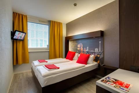 MEININGER Hotel Berlin Hauptbahnhof — photo 8