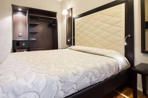 Hotel Lombardia — hotel room