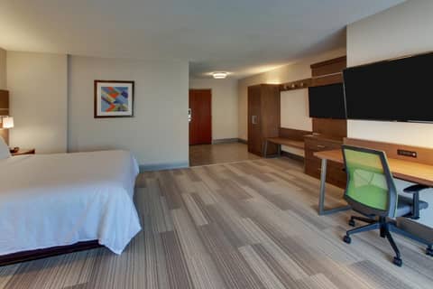 Holiday Inn Express & Suites Atlanta Perimeter Mall Hotel by IHG — photo 6