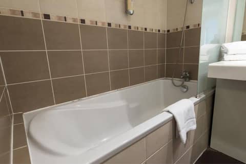 Appart'City Classic Lyon Part-Dieu — bathroom