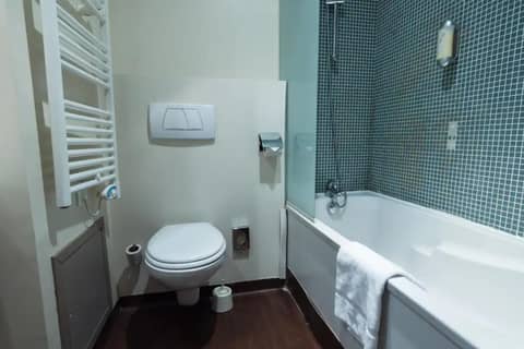 Appart'City Classic Lyon Part-Dieu — bathroom