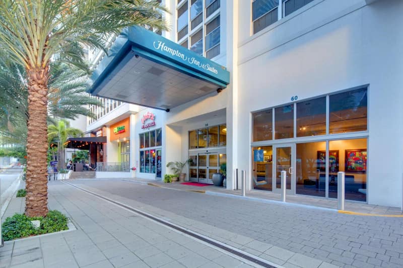 Hampton Inn & Suites by Hilton Miami Downtown/Brickell — building