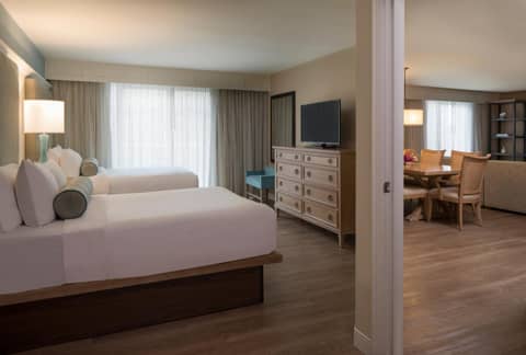 Edgewater Beach Hotel — hotel room