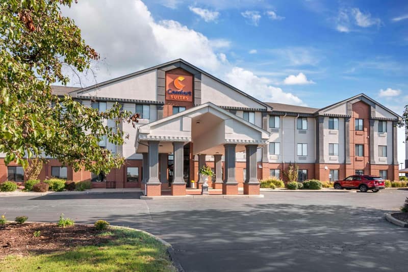 Comfort Suites St Charles-St Louis — building