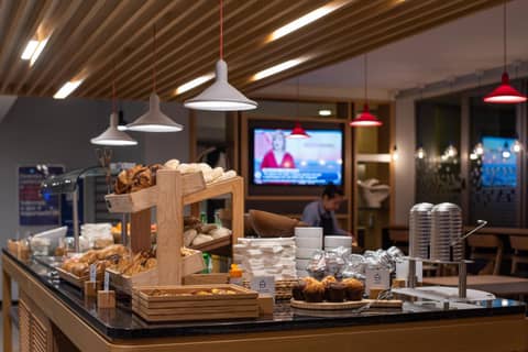 Holiday Inn Express Lisbon Airport by IHG — photo 2