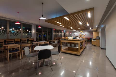 Holiday Inn Express Lisbon Airport by IHG — photo 4