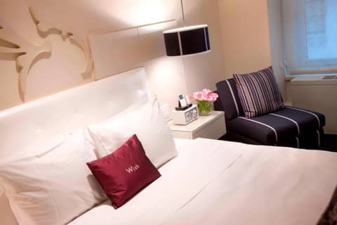 THE MIDLAND HOTEL, Chicago, a Tribute Portfolio Hotel — hotel room