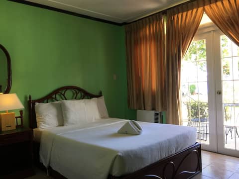 Vista Mar Beach Resort and Country Club — hotel room