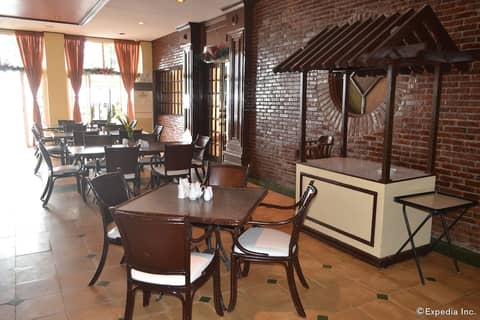 Vista Mar Beach Resort and Country Club — dining