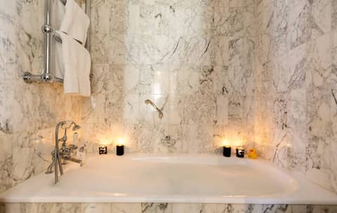 The Stafford London — jacuzzi