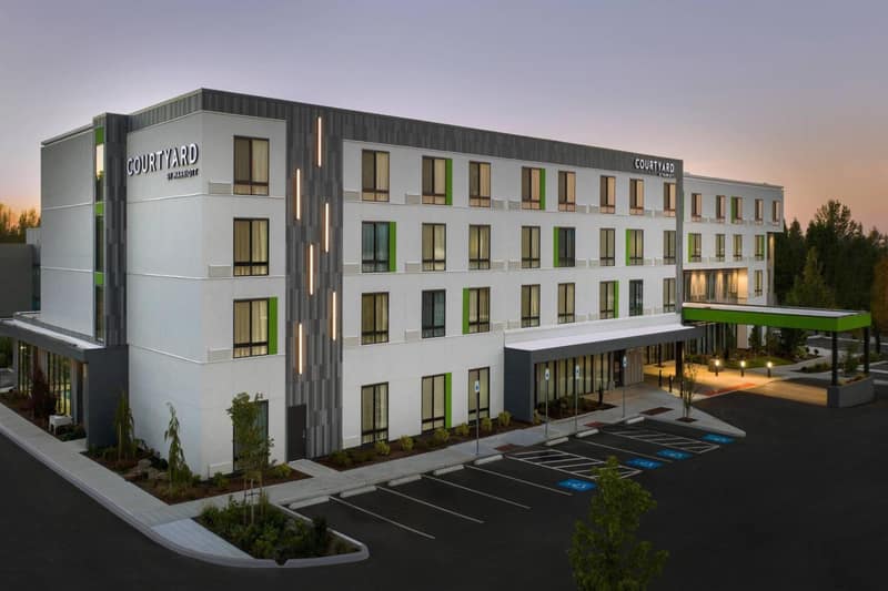 Courtyard by Marriott Portland East — building