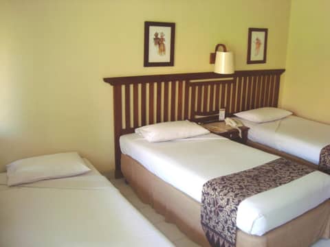 Besakih Beach Hotel — hotel room