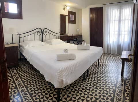 Palazzo Arhontiko Apartments — bedroom