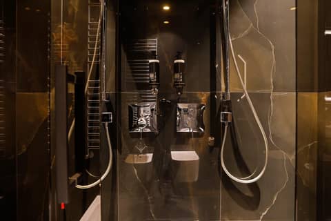 U-Visionary Roma Hotel — bathroom