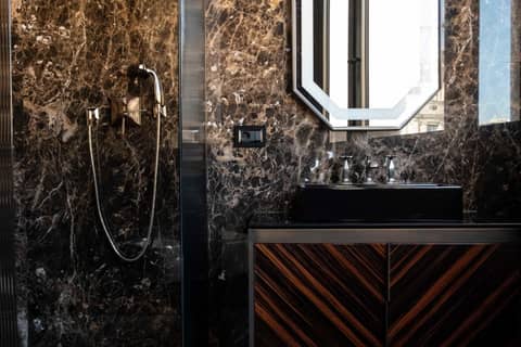 U-Visionary Roma Hotel — bathroom