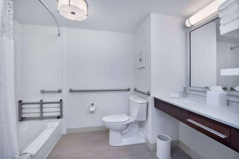 Hampton Inn Naples - I-75 — photo 4