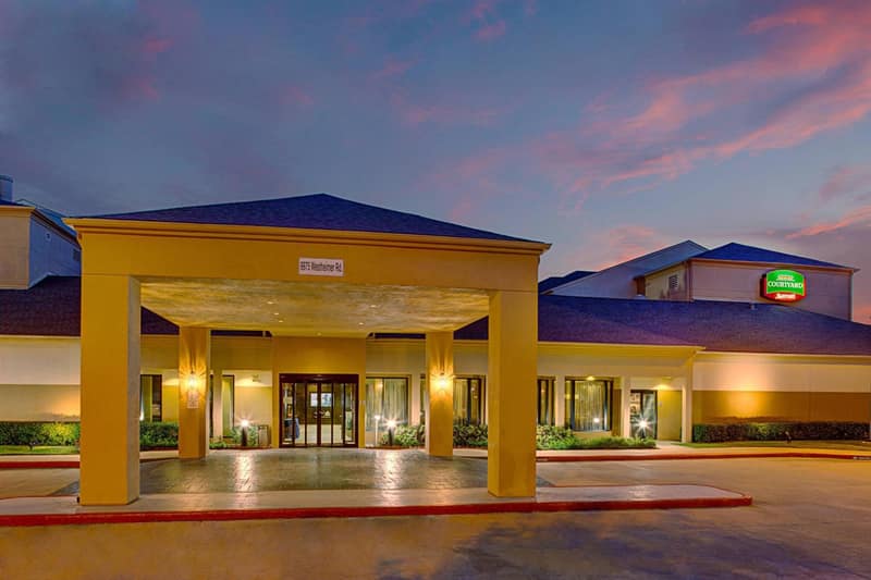 Courtyard Houston Westchase — building