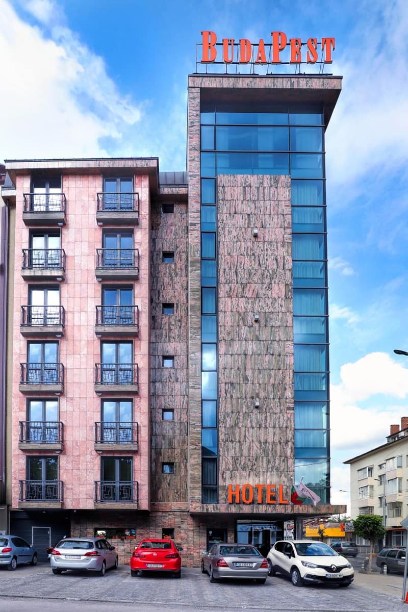 Budapest Hotel - Free Parking — building