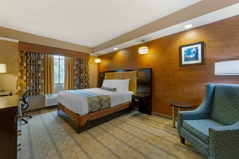 Best Western Plus Miami Executive Airport Hotel and Suites — hotel room